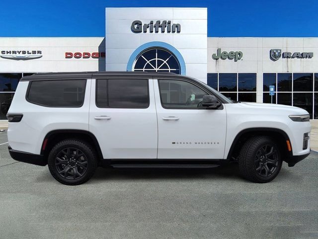 New 2026 Bright White Clear-Coat Exterior Paint Jeep Upland image 3