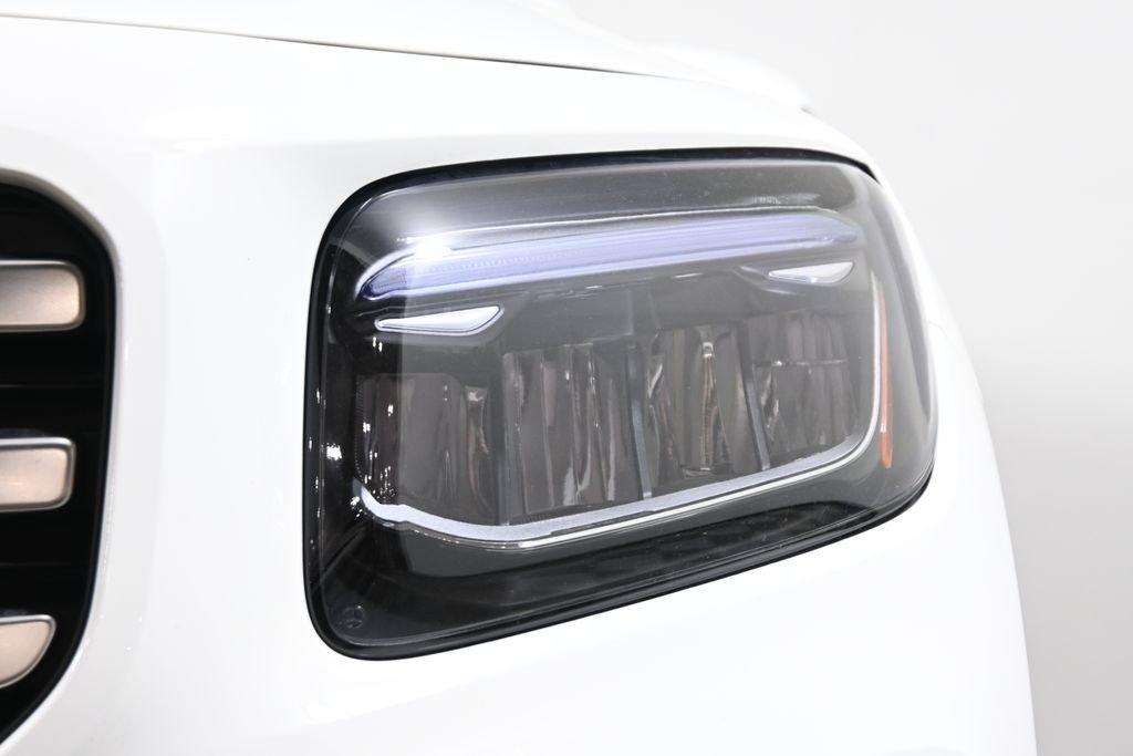 Used 2026 Polar White Mercedes-Benz GLB 250 image 11