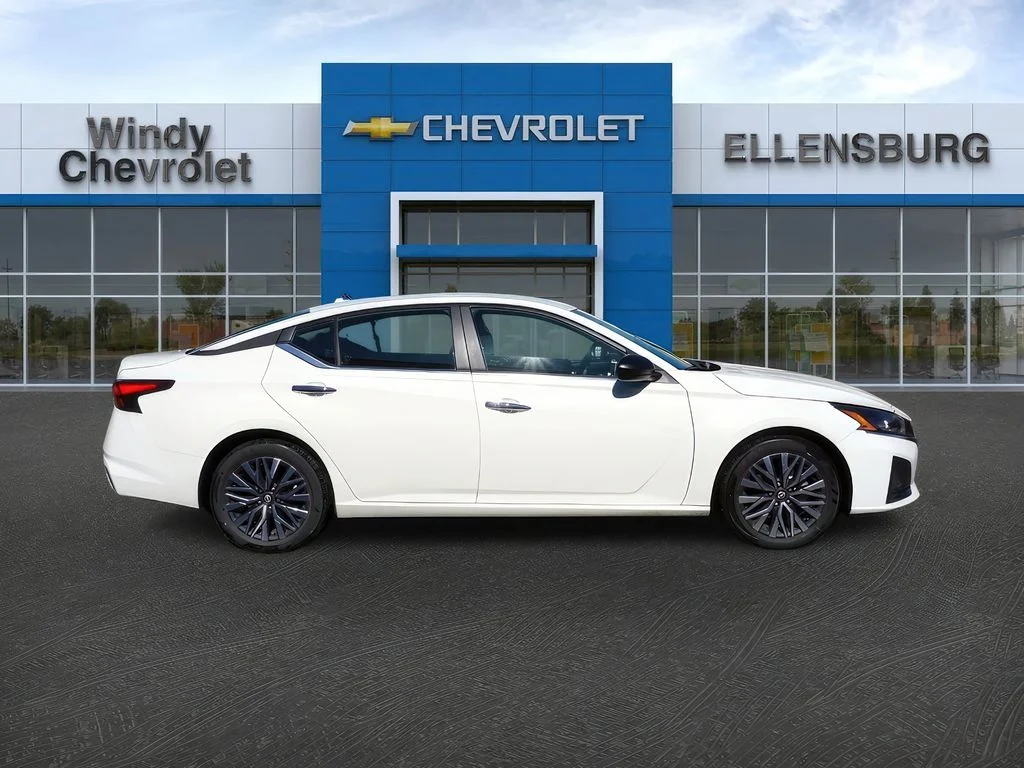 2025 Nissan Altima SV - Photo 8