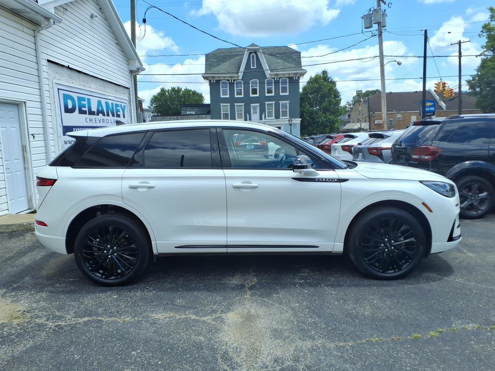 Used 2025 Crystal White Metallic Clearcoat Lincoln Premiere image 4