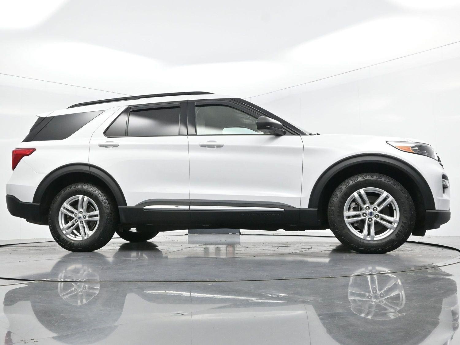 Used 2023 Oxford White Ford XLT image 48