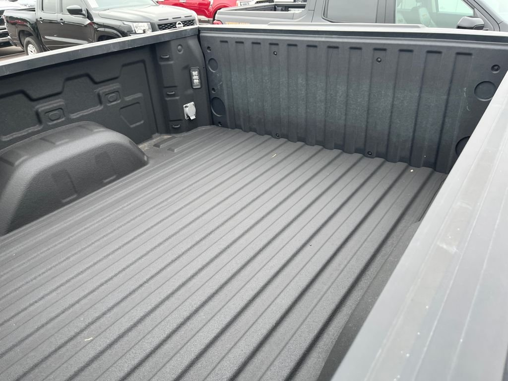 Used 2022 Black Chevrolet High Country image 10