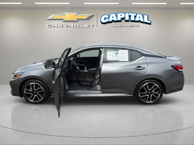 Used 2025 Gray Nissan SR image 9