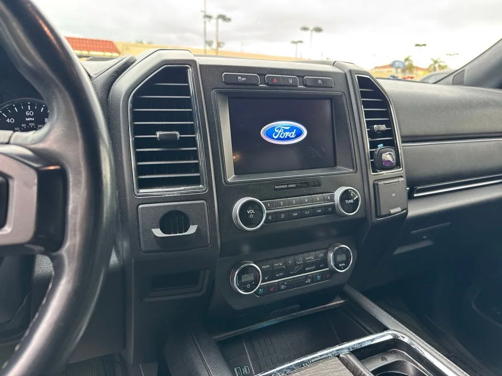 Used 2020  Ford Limited image 12
