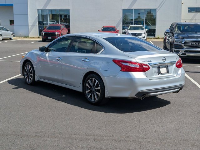 Used 2017 Silver Nissan 2.5 SV image 7