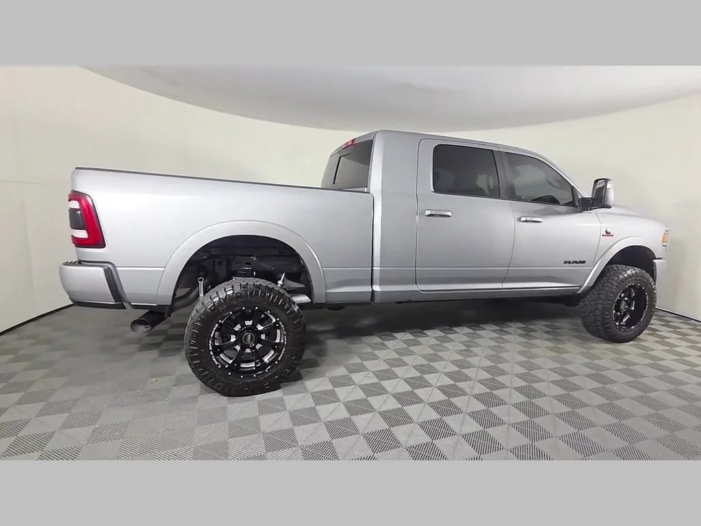 Used 2024 Billet Silver Metallic Clearcoat Ram Laramie image 39