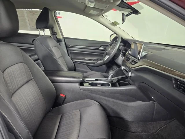 Used 2024 Red Nissan 2.5 SV image 2