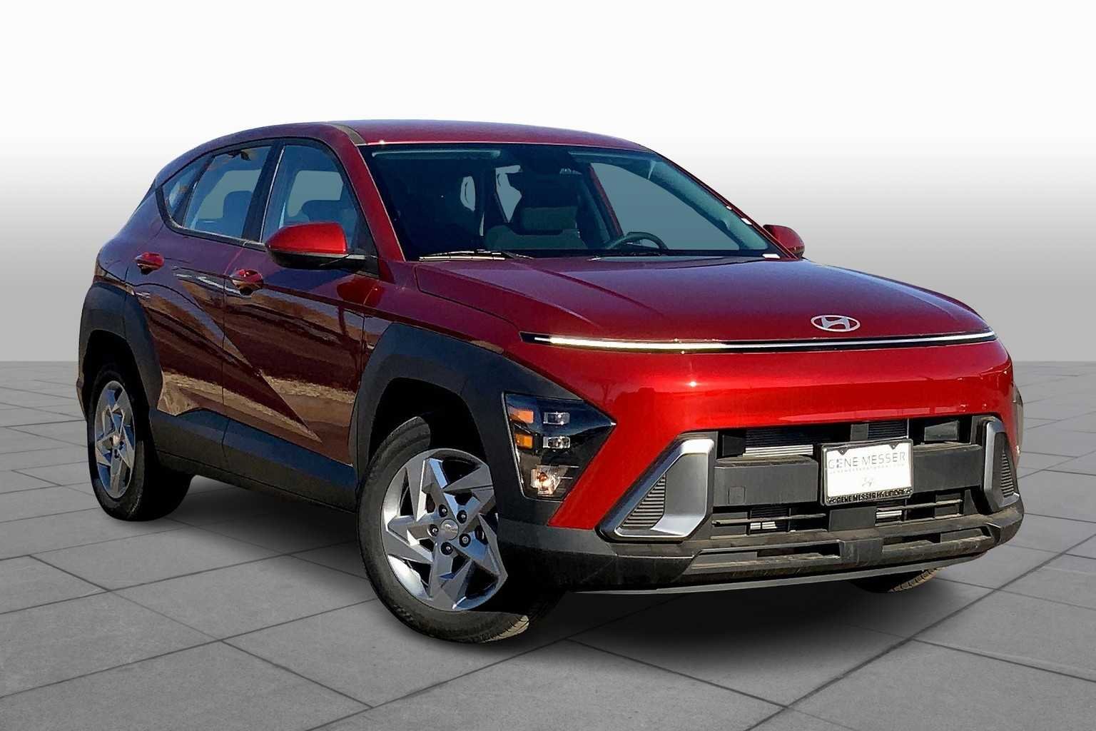 Used 2025 RED Hyundai SE image 2