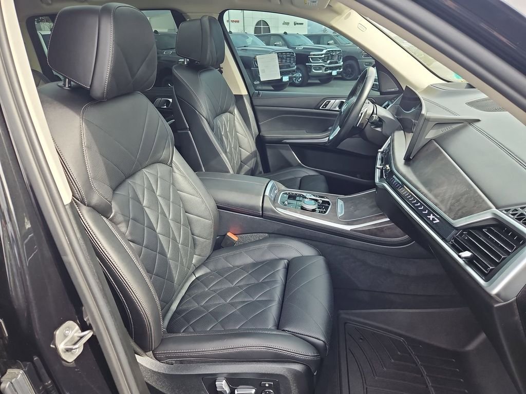 Used 2023 Black Sapphire Metallic BMW xDrive40i image 28