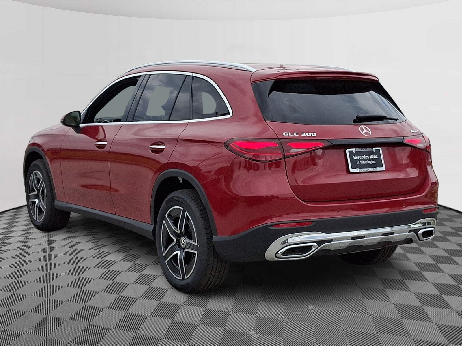 New 2026 MANUFAKTUR Patagonia Red Metallic Mercedes-Benz GLC 300 image 4