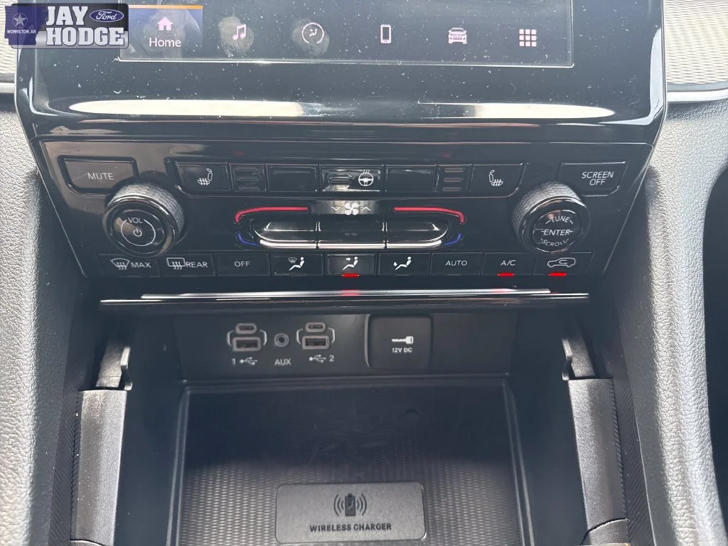 Used 2025 Gray Jeep Altitude image 15
