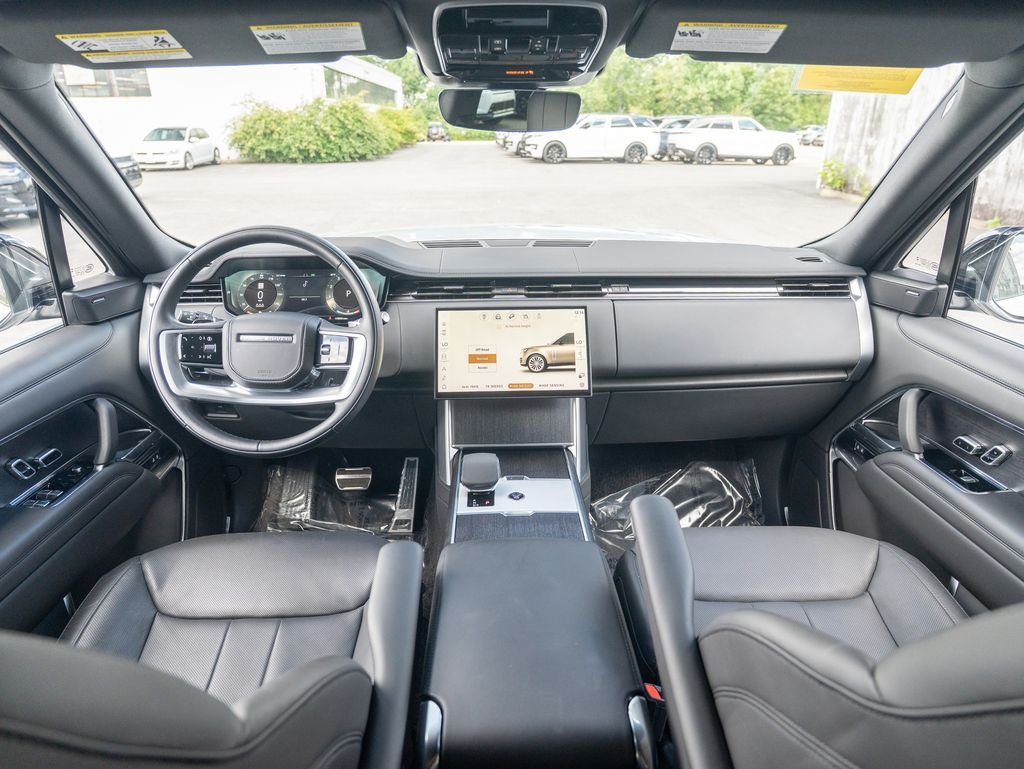 Used 2024 Silver Land Rover SE image 18