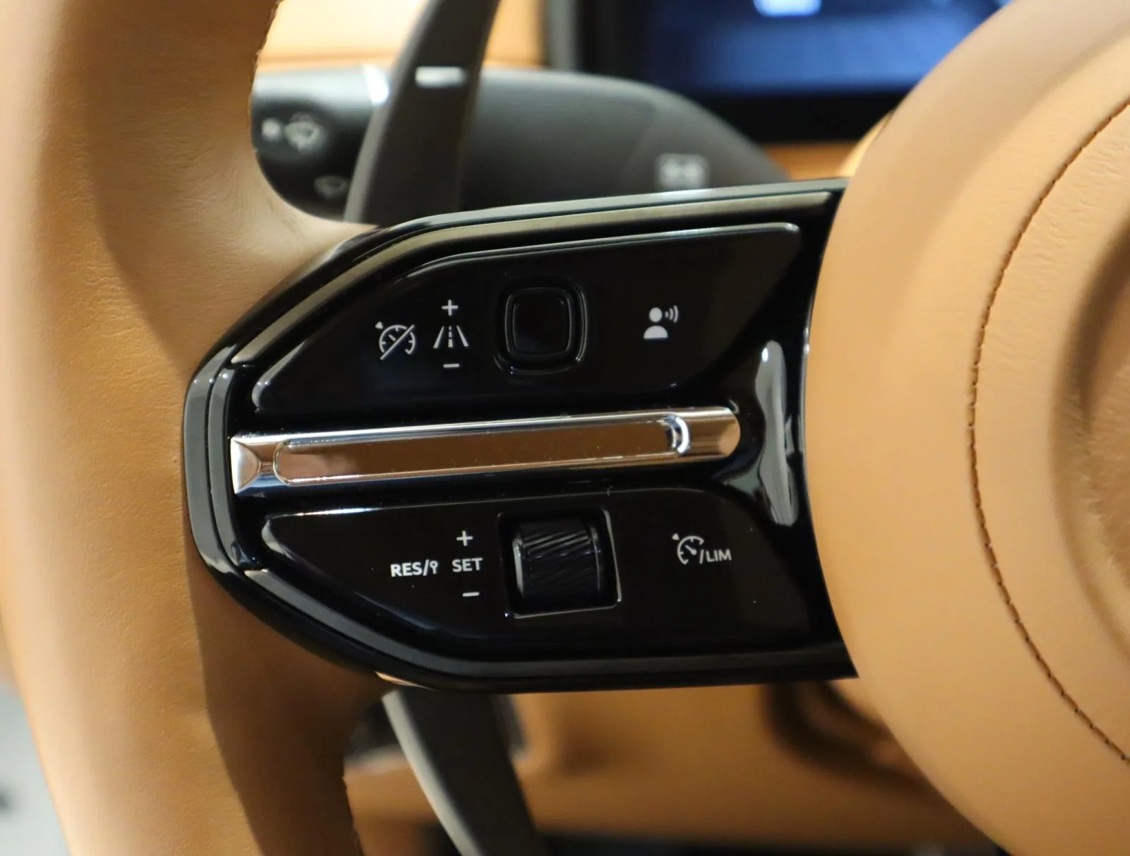 Used 2024 Zenith White Aston Martin Coupe image 25