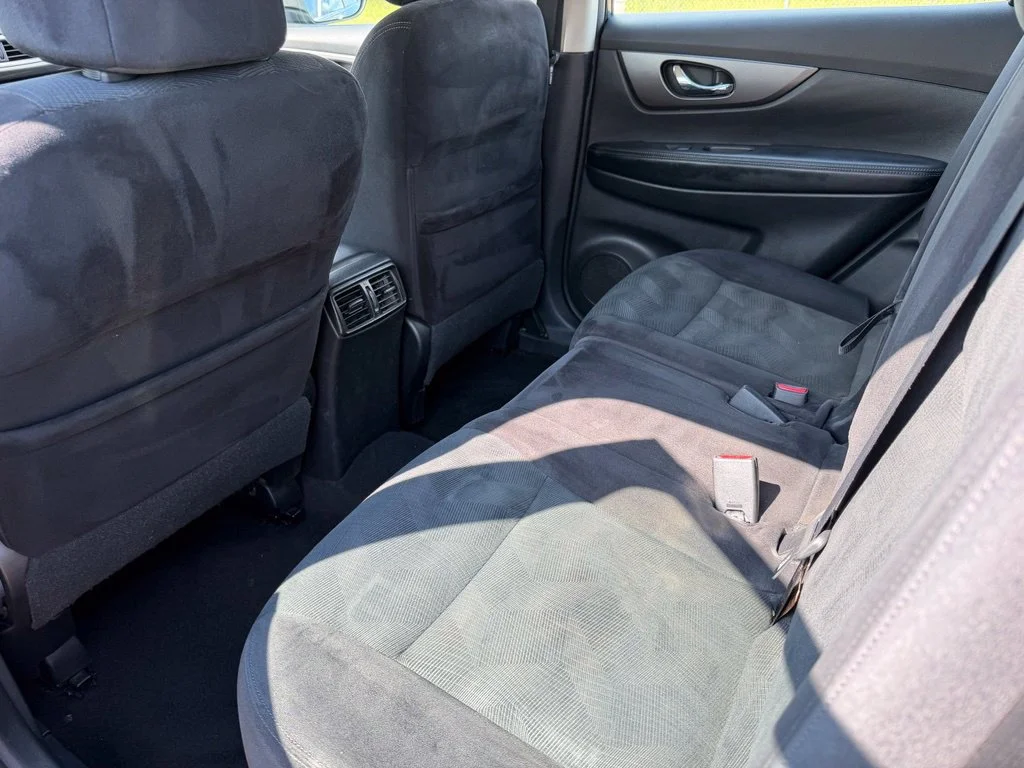 Used 2014 Blue Nissan S image 24