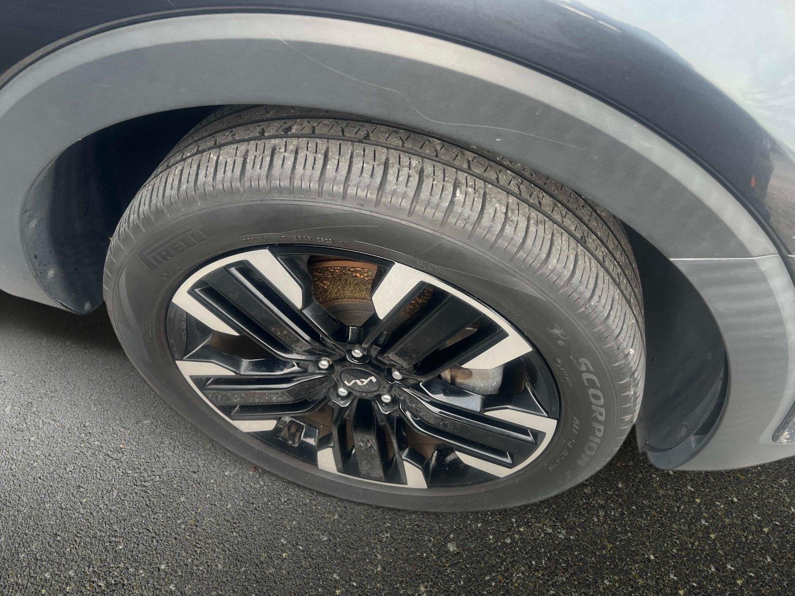 Used 2024 Gravity Gray Kia SX image 4