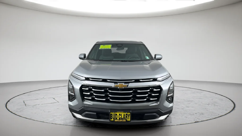 Used 2025 Gray Chevrolet LT image 3