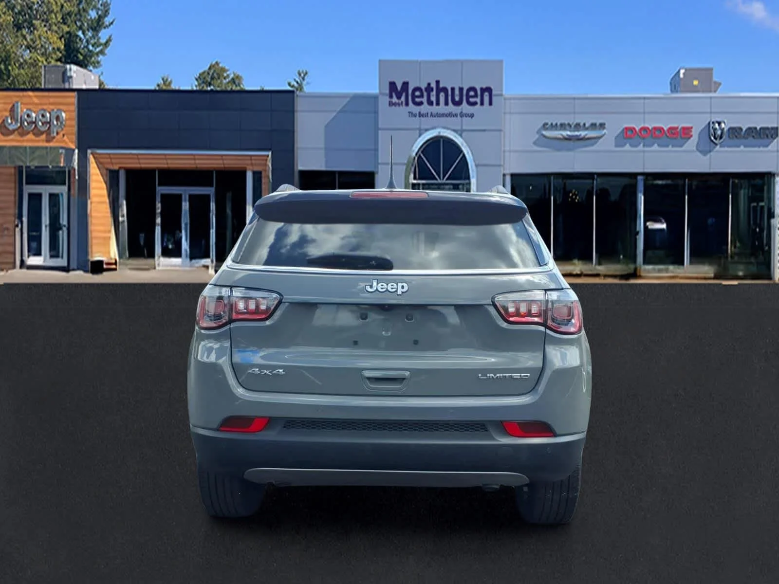 Used 2024 Sting-Gray Clearcoat Jeep Limited image 4