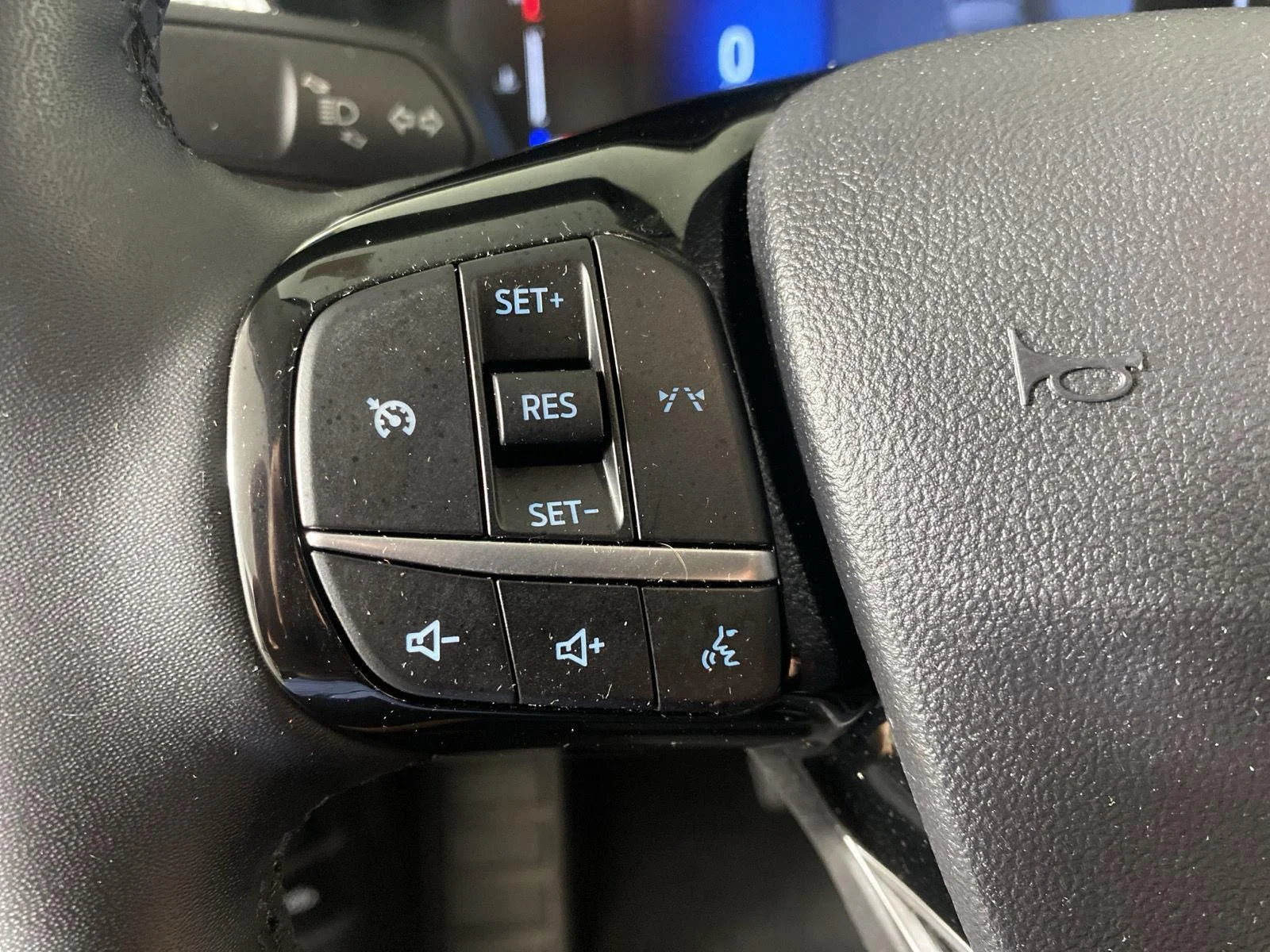Used 2025 Vapor Blue Ford  image 17