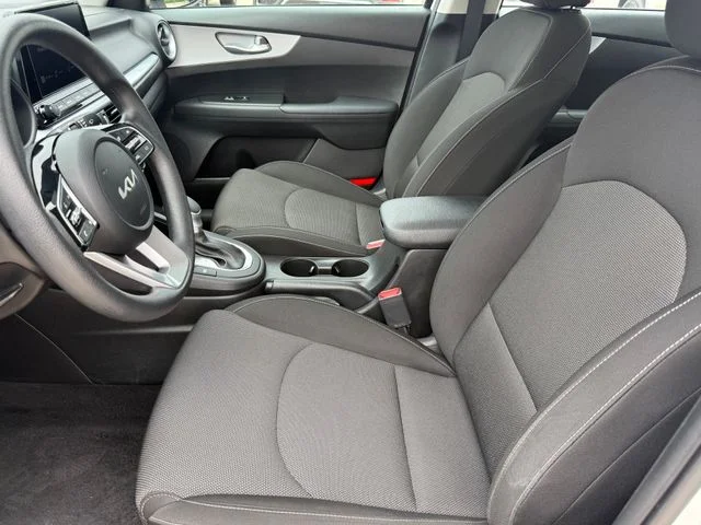 Used 2023 White Kia LXS image 12
