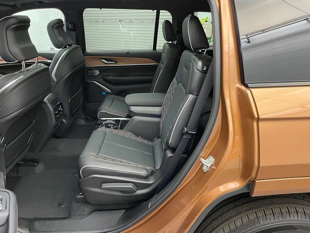 New 2026 Copper Shino Metallic Clear-Coat Exterior Paint Jeep Summit image 23