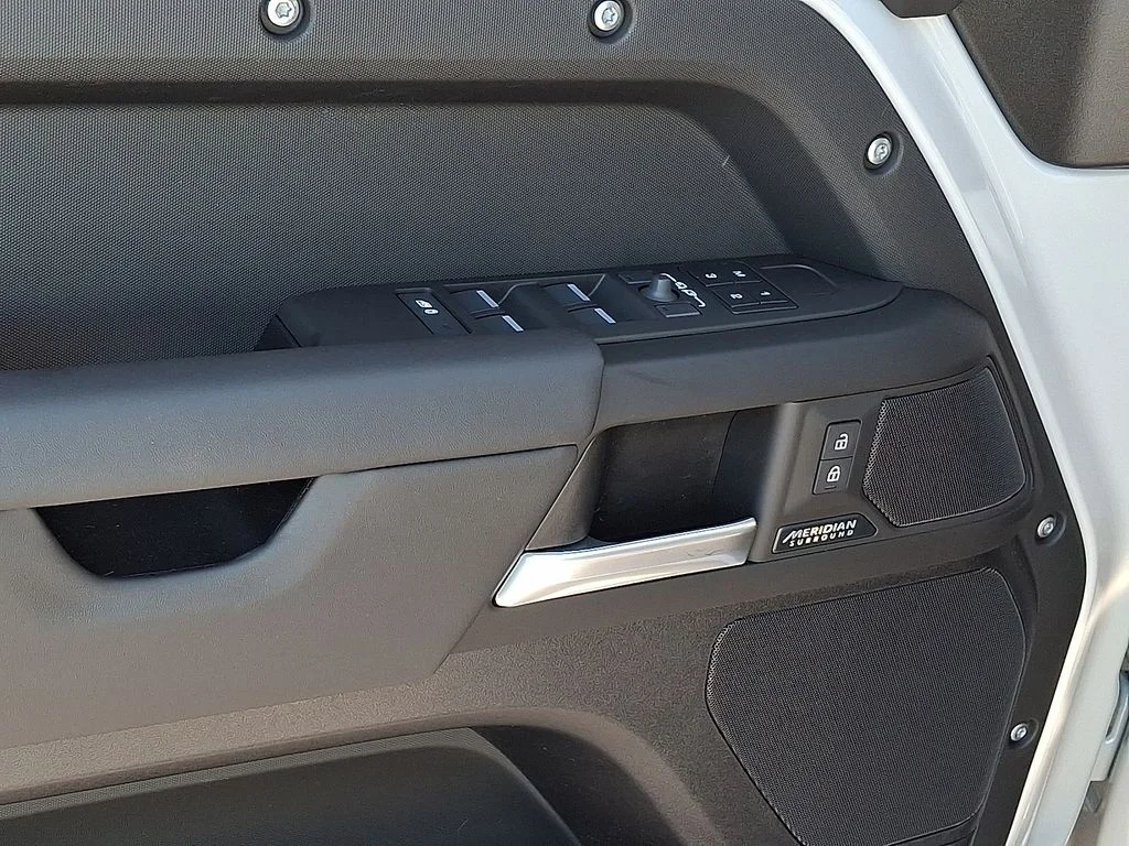 New 2026  Land Rover X-Dynamic SE image 8