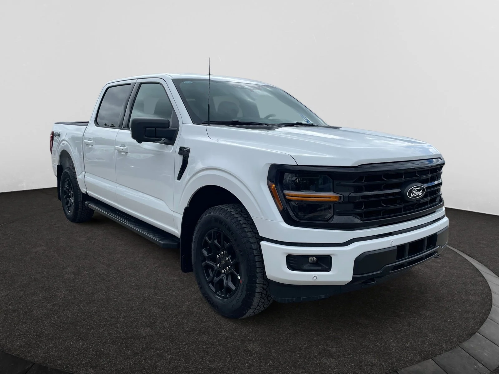 New 2026 Oxford White Ford XLT image 7