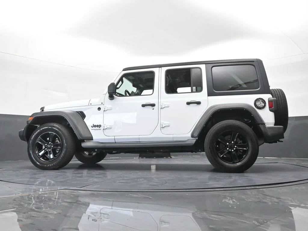 Used 2022 Bright White Clearcoat Jeep Unlimited Sport Altitude image 59