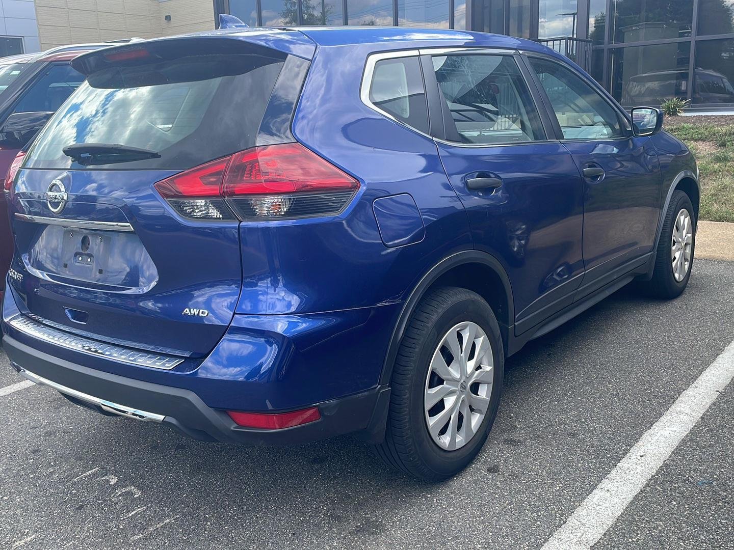 Used 2018 Caspian Blue Nissan S image 5