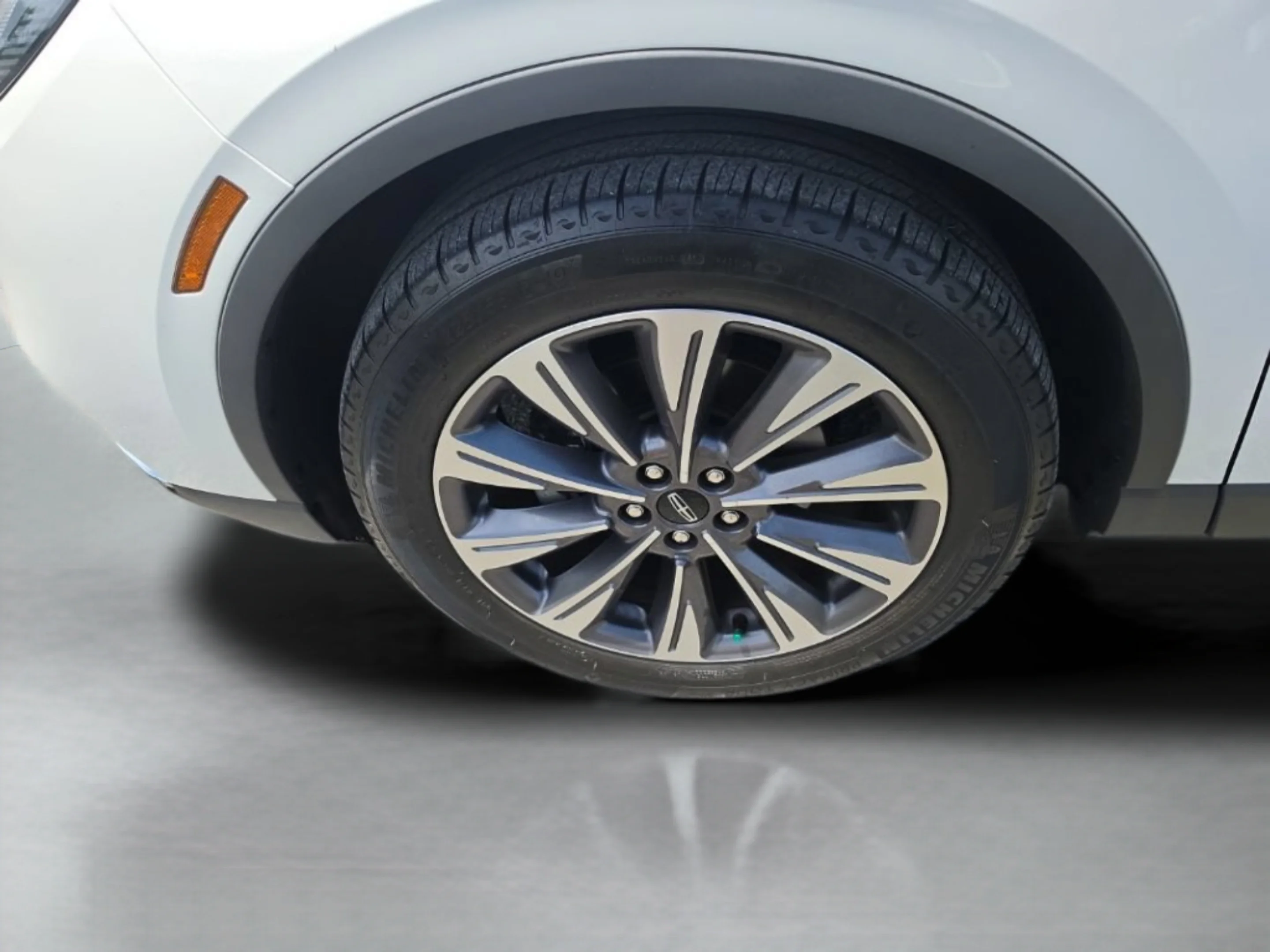 Used 2020 White Lincoln Reserve image 30