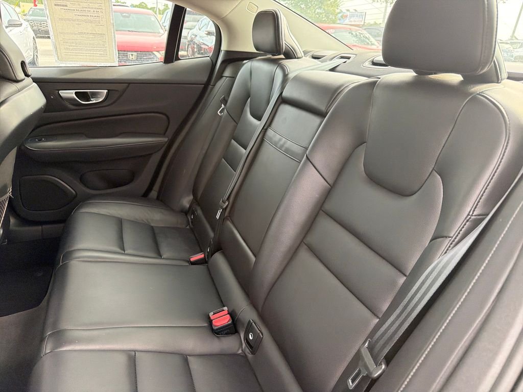 Used 2024 Black Volvo B5 Core Dark Theme image 26