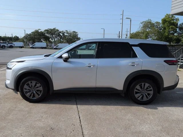 Used 2022 Silver Nissan S image 7