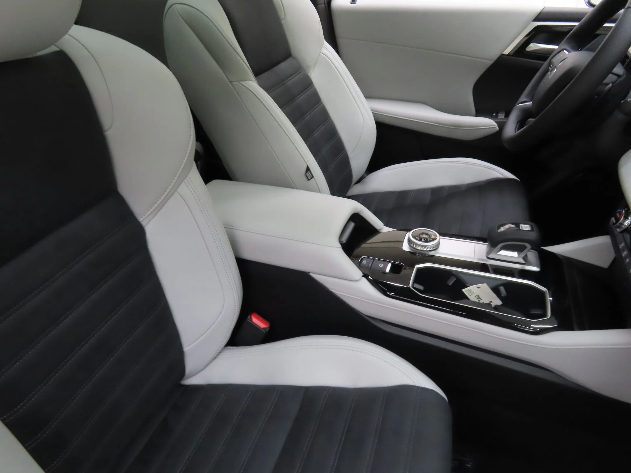 2025 Mitsubishi Outlander SE - Photo 27