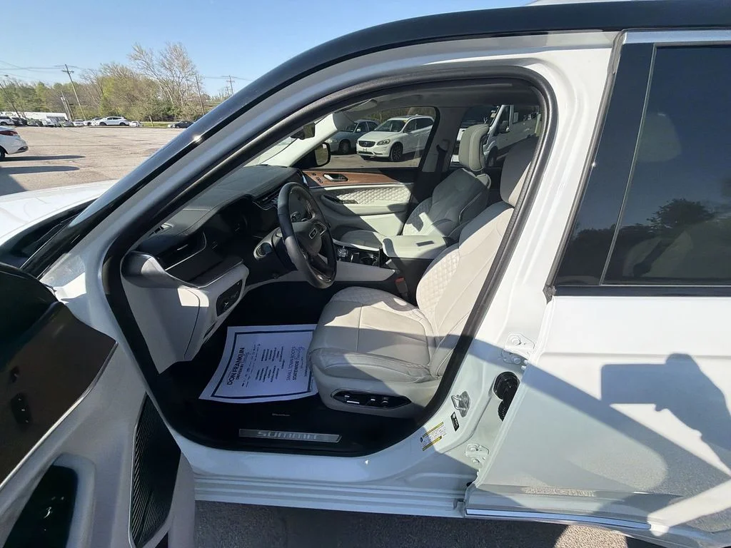 Used 2022 White Jeep Summit 4xe image 11