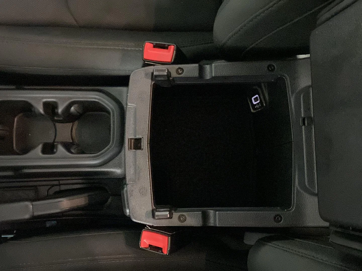 Used 2019 Bikini Pearlcoat Jeep Sport S image 15