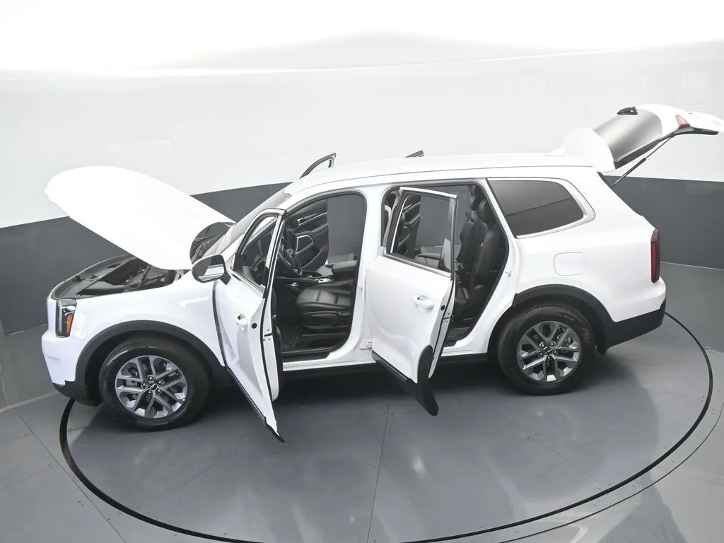 Used 2025 Glacial White Pearl Kia LX image 67
