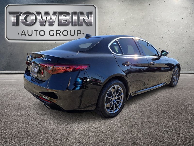Used 2018 Alfa Black Alfa Romeo AWD image 5