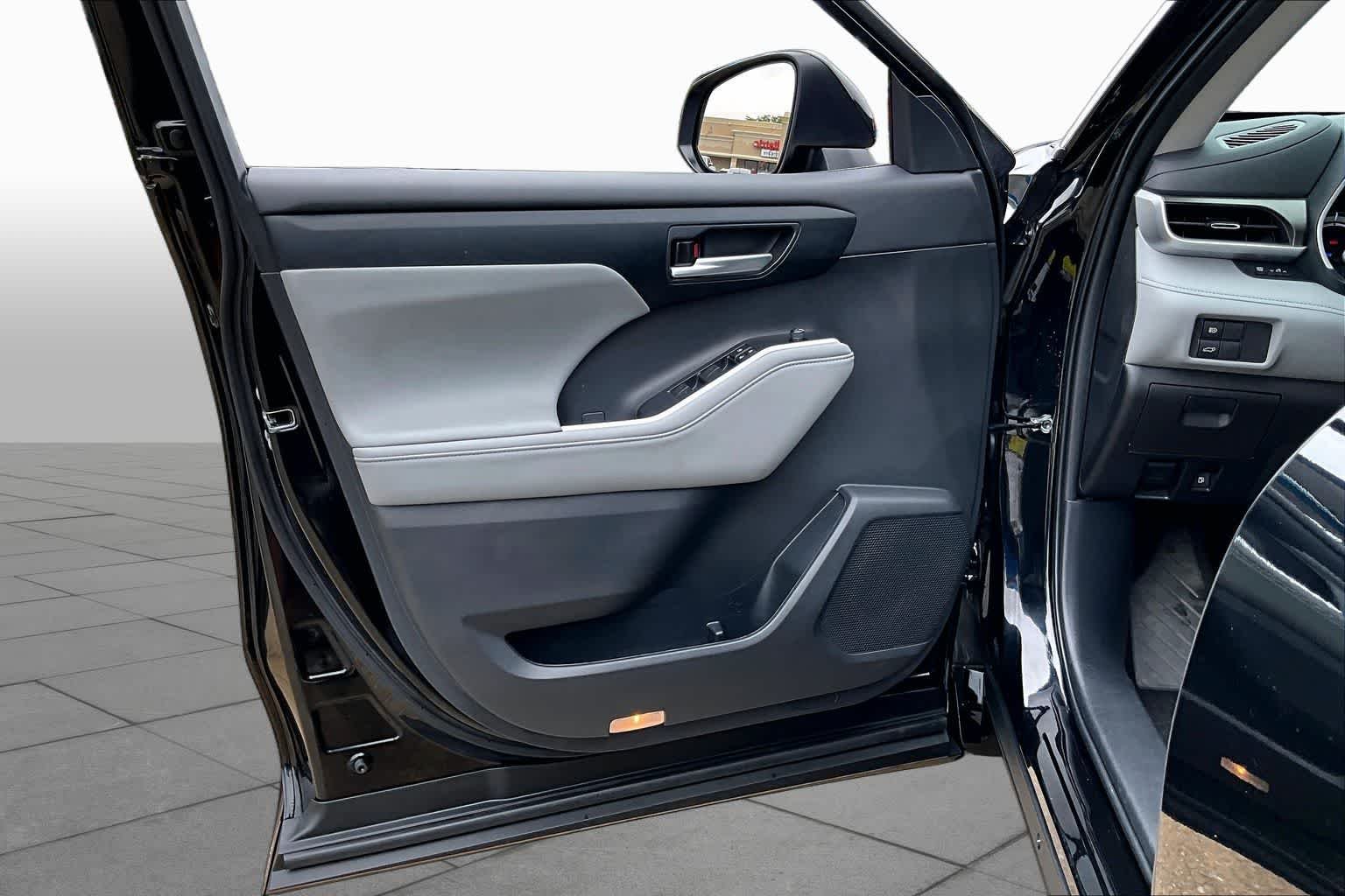 Used 2023 Midnight Black Metallic Toyota Hybrid XLE image 22