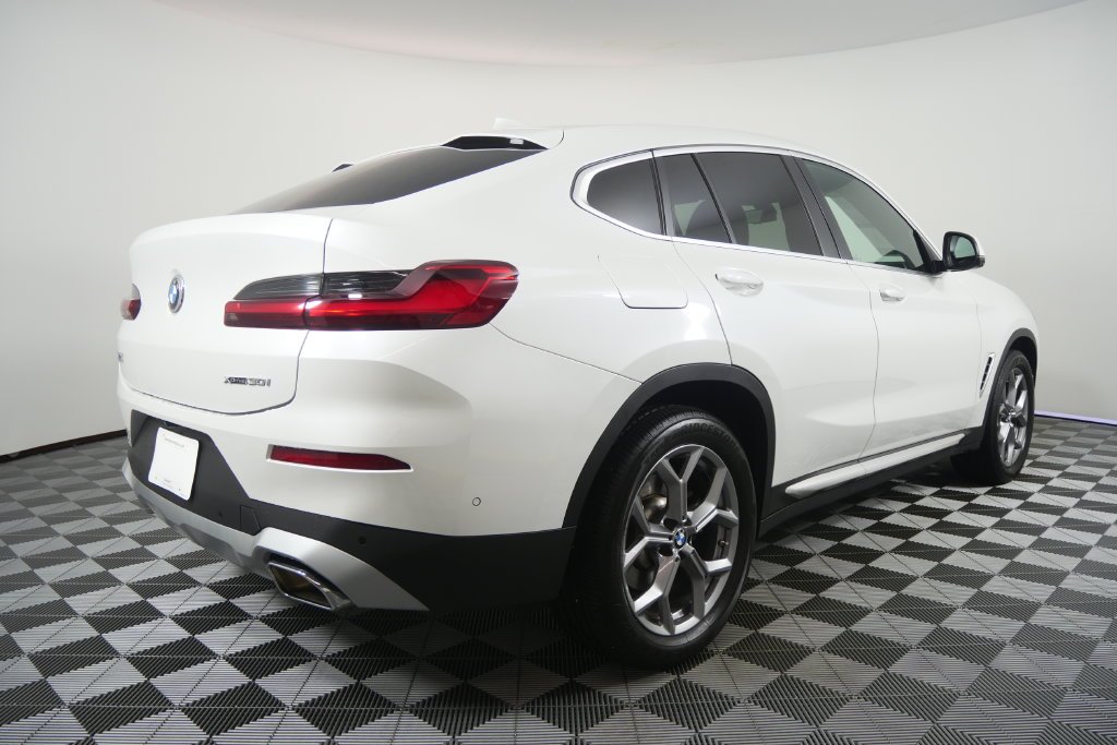 Certified Used 2025 Mineral White Metallic BMW xDrive30i image 4