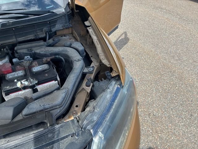 Used 2014 Orange Nissan S image 19