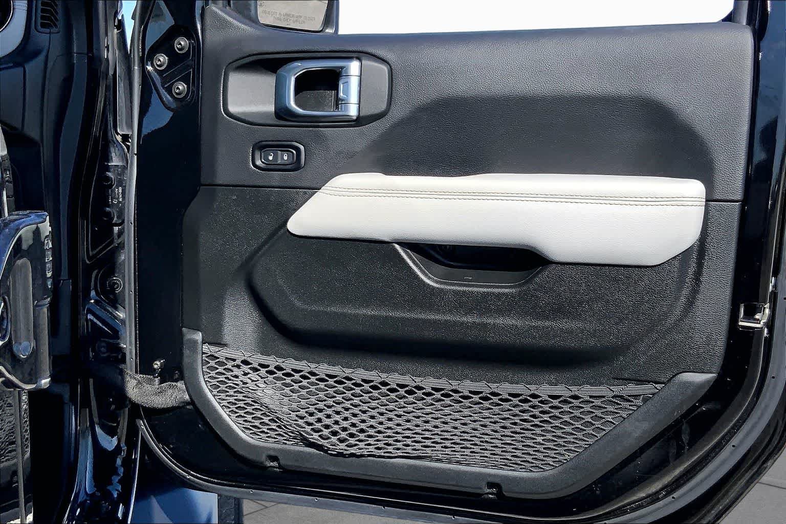 Used 2022 Black Clear Coat Jeep High Altitude image 22