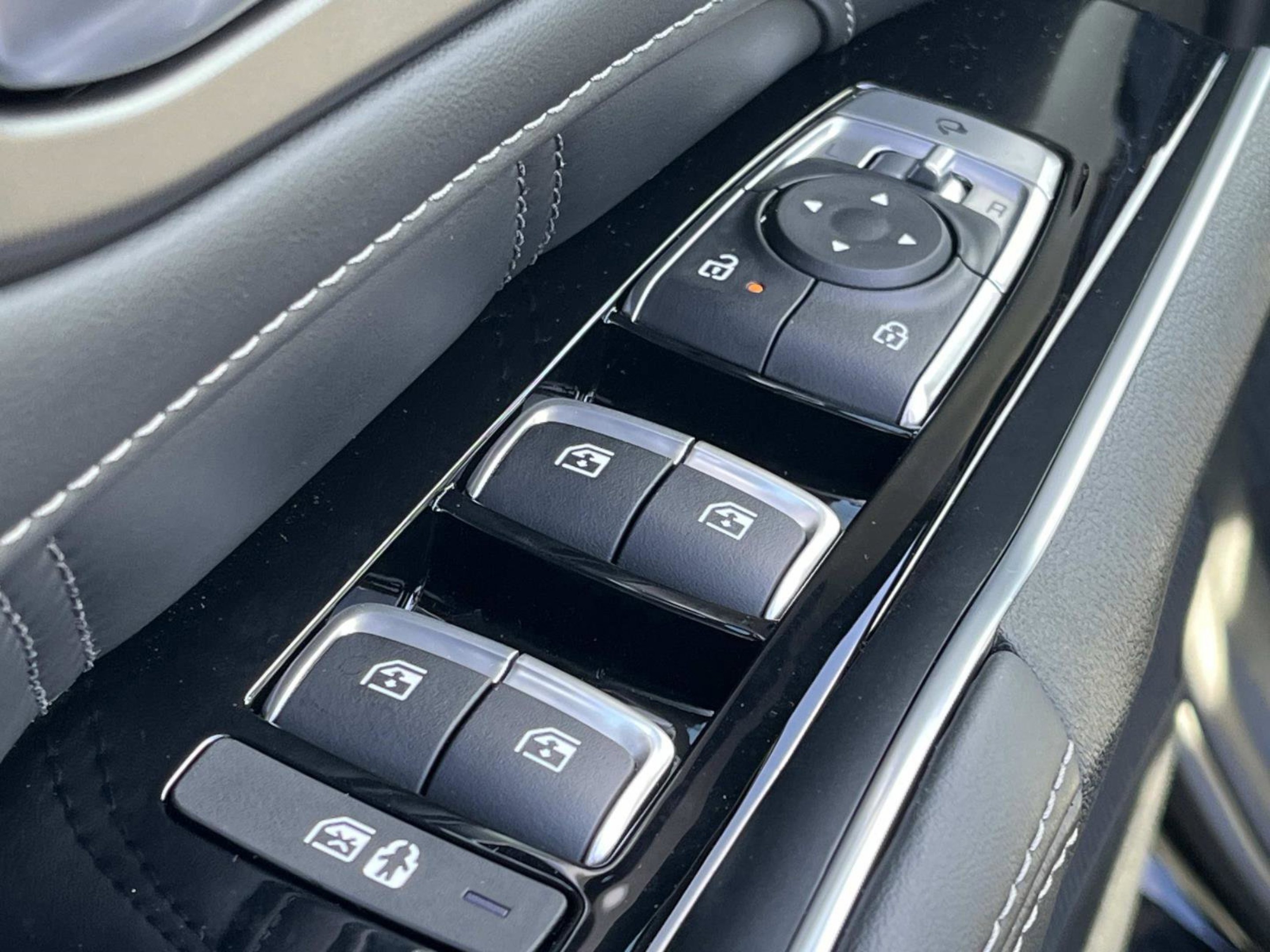 2025 Kia Sorento SX - Photo 24