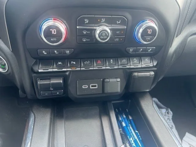 Used 2022 White GMC Denali image 32