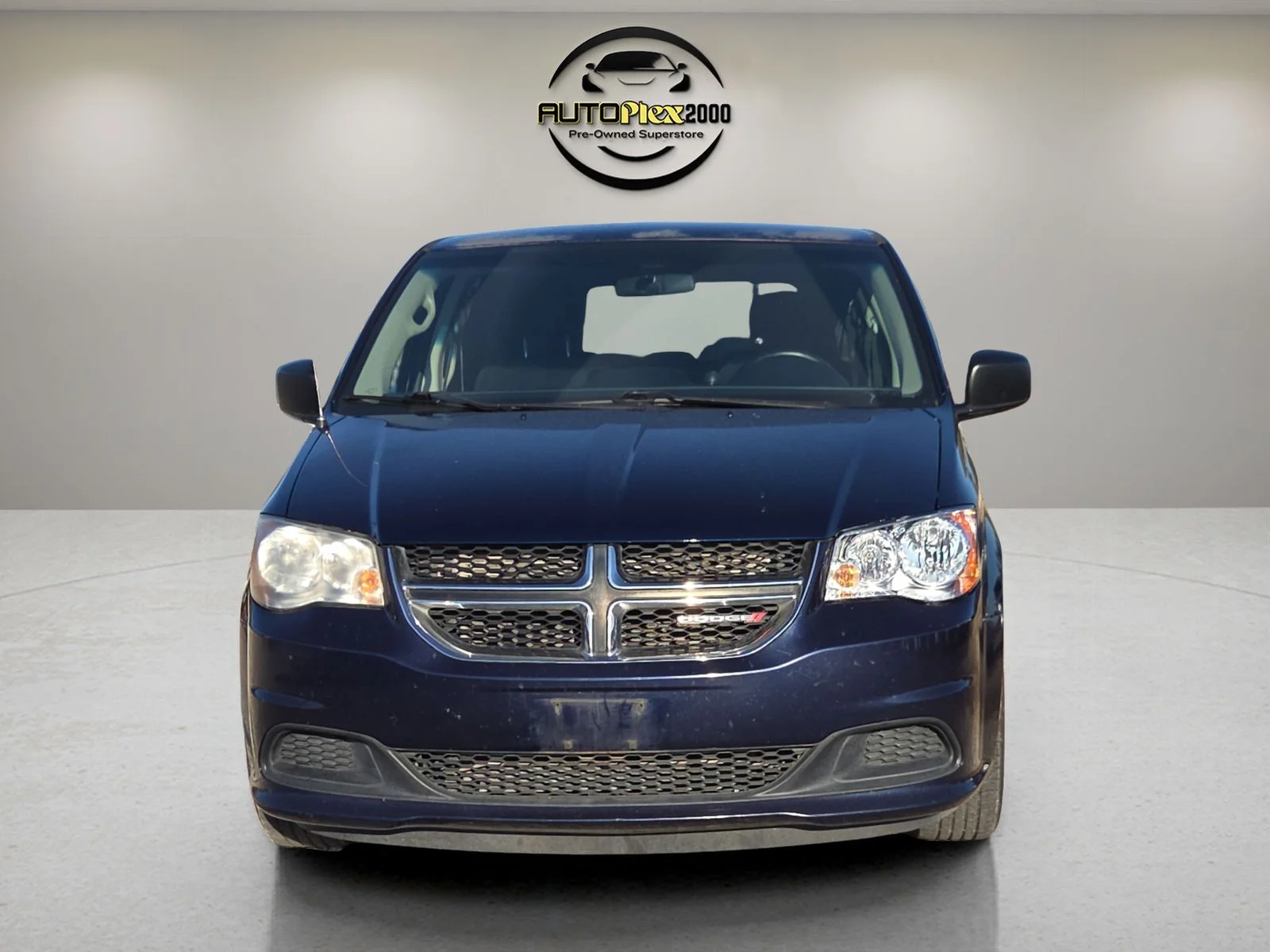 Used 2016 Blue Dodge SE image 2