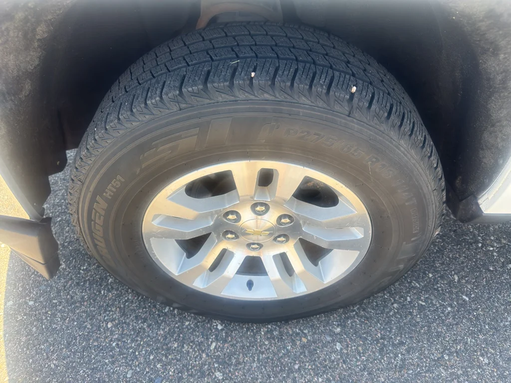 Used 2018 SUMMIT WHITE Chevrolet LT image 24
