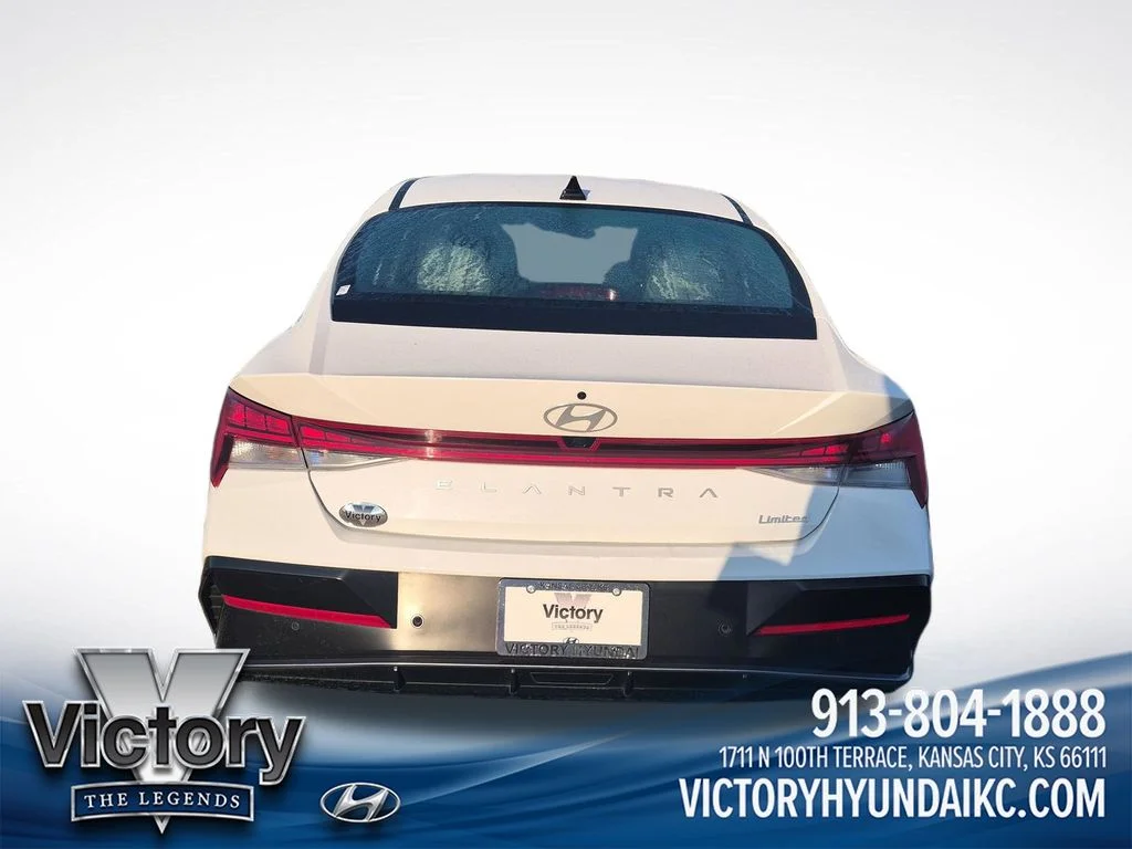 Used 2024 White Hyundai Limited image 4