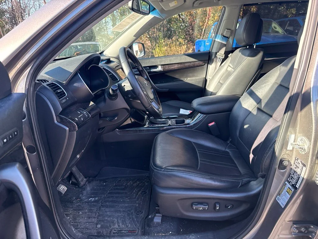 Used 2014 Gray Kia LX image 5