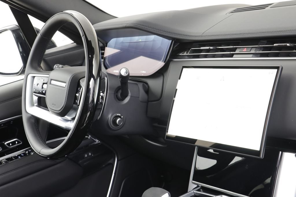 New 2026 Santorini Black LAND ROVER SE LWB 7-Seats / V8 image 23