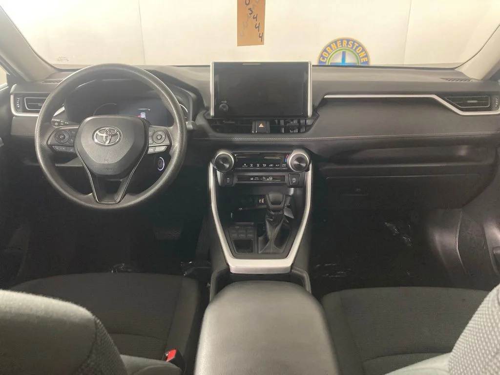 2024 Toyota RAV4 LE - Photo 7