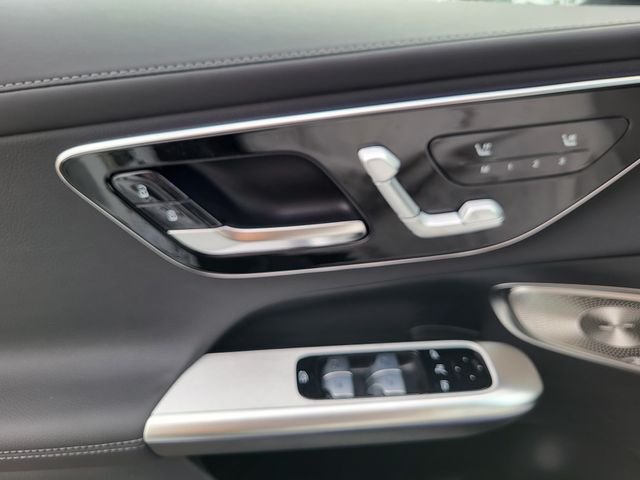 New 2026 MANUFAKTUR Moonlight White Metallic Mercedes-Benz GLC 43 AMG® image 10