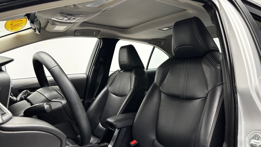 Used 2020 Silver Toyota XLE image 10